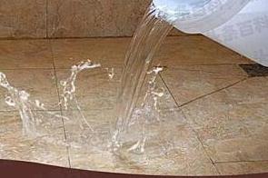 理塘漏水维修 免砸砖防水材料该如何施工